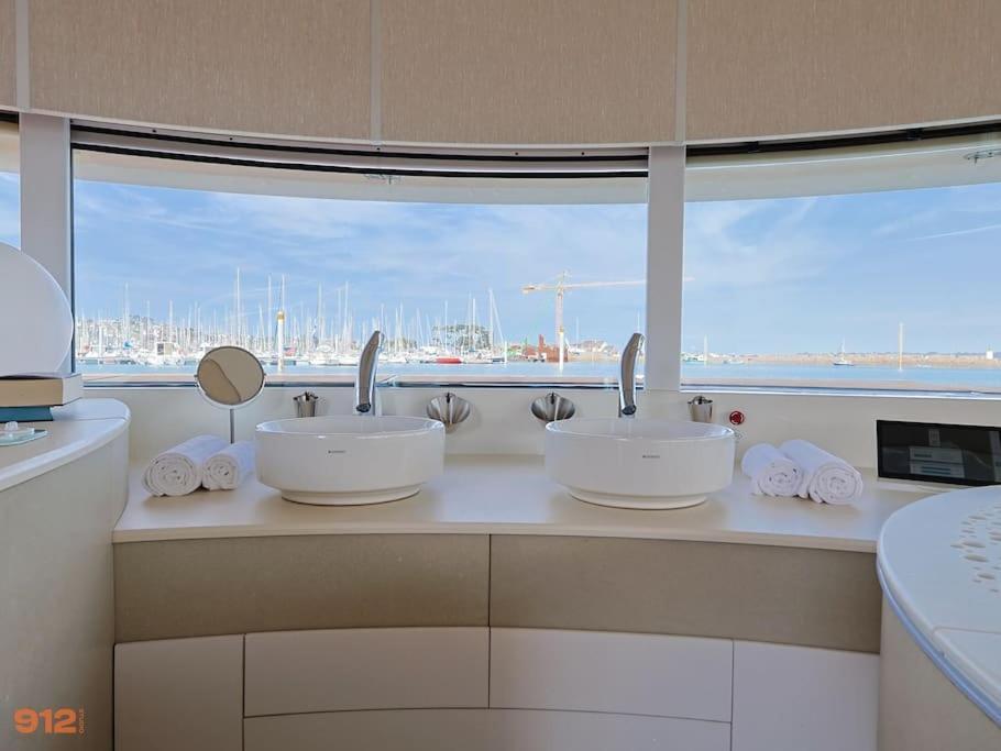 Anthenea Suite Hoteliere Flottante Perros-Guirec Exteriör bild