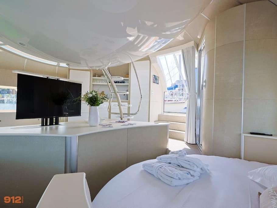 Anthenea Suite Hoteliere Flottante Perros-Guirec Exteriör bild