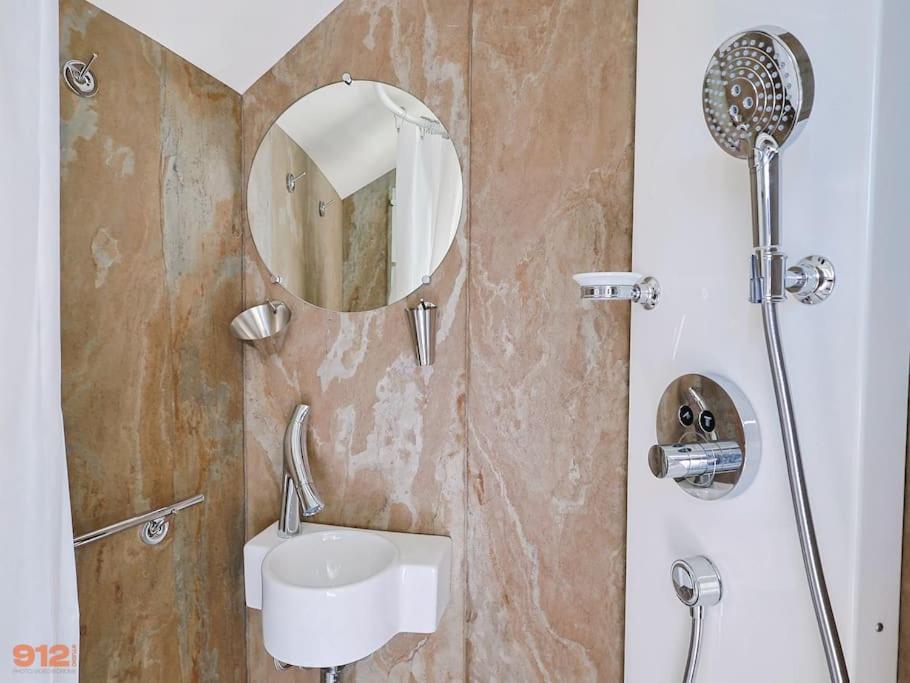 Anthenea Suite Hoteliere Flottante Perros-Guirec Exteriör bild
