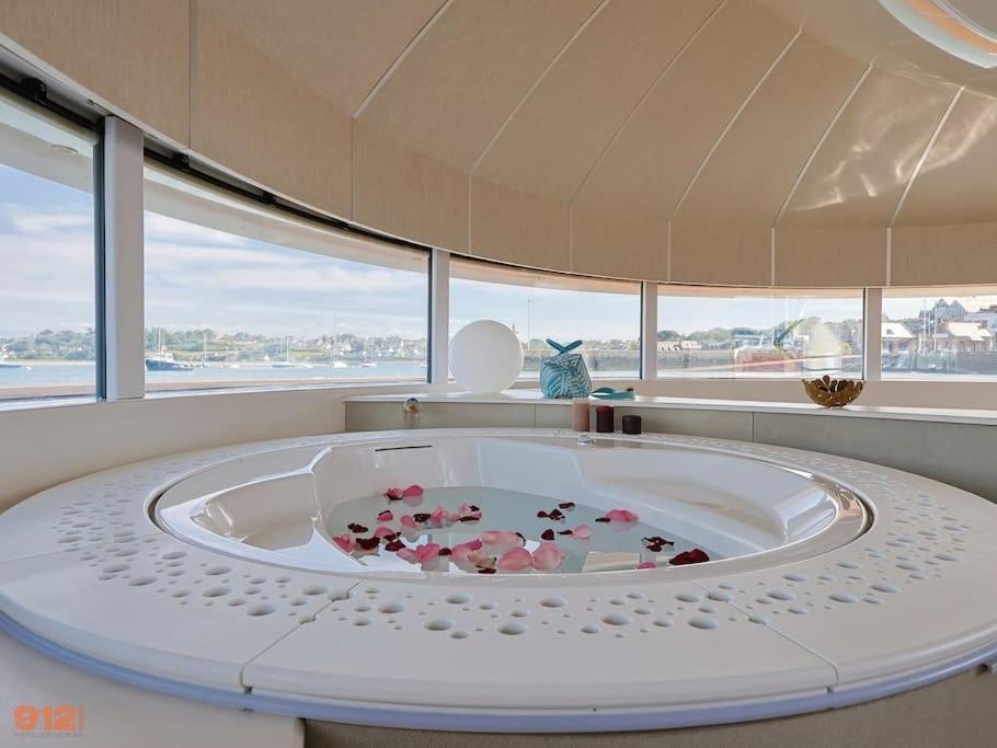 Anthenea Suite Hoteliere Flottante Perros-Guirec Exteriör bild